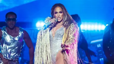 Jennifer Lopez suffers wardrobe malfunction during concert
