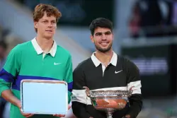Jannik Sinner beats 2-time defending champion Carlos Alcaraz to win his first Wimbledon title